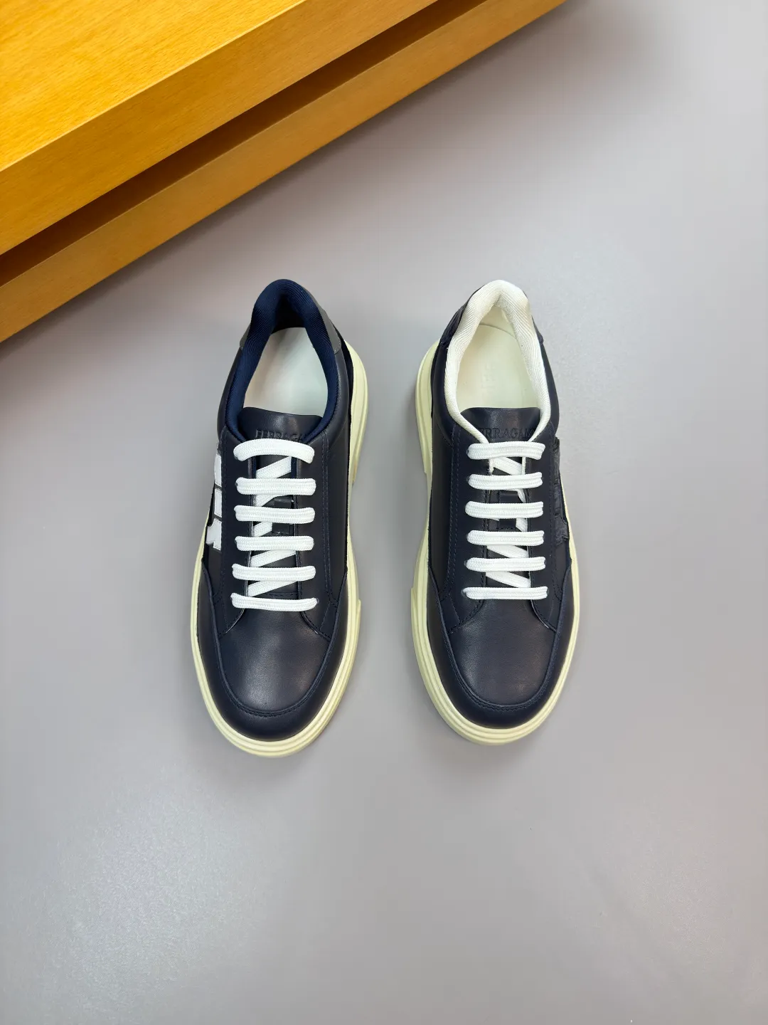 Men's men's shoes 💰440 [New style] 🏃‍♂️🏃‍♂️[Ferragamo] Ferragamo - High-end quality original order·Casual sports shoes -Upper: 🔝Nappa calfskin, suede calfskin, shoe body. Sewing brand totem, tongue air pressure brand logo -Inner: water-dyed cowhide -Outsole: ultra-light TPU foam rubber; molded outsole -Ultra-high quality control and fine workmanship: outstanding (high-end, extravagance, grade) -Size: 38-45 (46, can be customized)